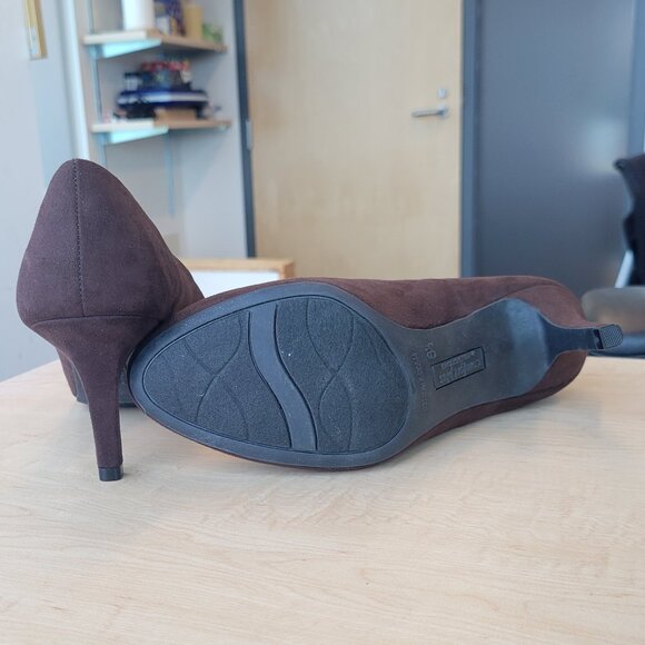 Comfort Plus by Predictions Dark Brown Pumps - Picture 3 of 7